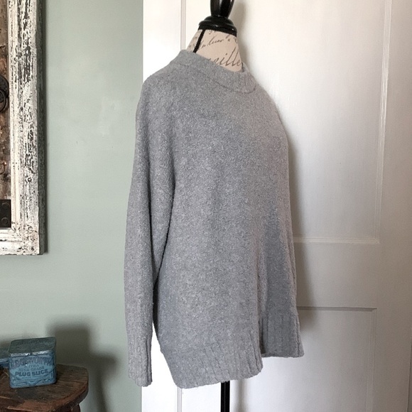 OLD NAVY Cozy Oversized Pullover Boucle Crew Neck Sweater - Light Grey Heather - Picture 4 of 12